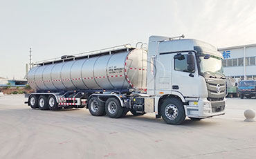 天潤(rùn)新東鮮奶運(yùn)輸車：24小時(shí)溫控筑牢品質(zhì)防線