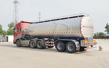 新東鮮奶運(yùn)輸車落地哈薩克斯坦，開(kāi)啟“一帶一路”乳業(yè)運(yùn)輸新紀(jì)元